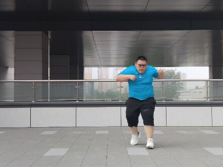 Gila, diunggah lagi, tarian shuffle.