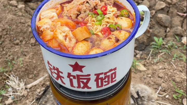Just boiling some instant noodles for a quick meal