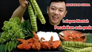 MUKBANG LALAPAN MENTAH PETE IKAN ASIN PEDA SAYAP AYAM PEDAS #pecakikan #ikanasinpeda #mukbang #asmr