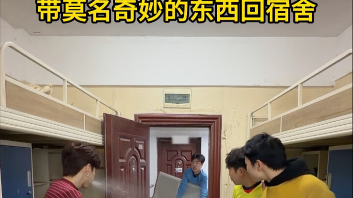 Mang thứ khó hiểu về ký túc xá