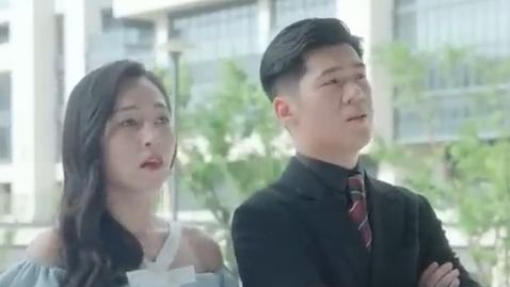 Pria muda dipermalukan saat kencan buta, CEO cantik mempekerjakannya