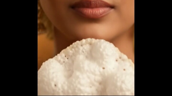 Pirya_biting_prawn_cracker