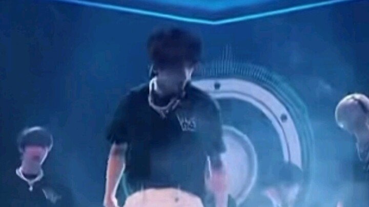 【คิมจองอึน】【พักจีซอง】【อียองชิน】การลุกขึ้นอย่างไร้แรงโน้มถ่วงของเหล่านักเต้นหลักจาก SM