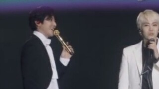 Lee Hong-ki + Jung Yong-hwa sing again and it's still the same handsome guy memory killing! Whose yo