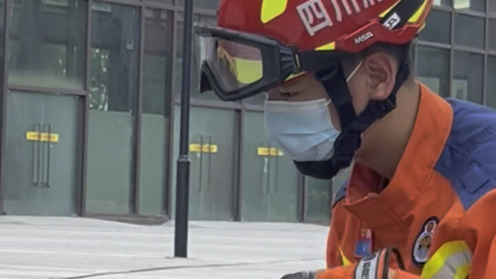 人间的路不好走 所以你来了