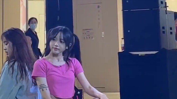 [Ningbo Roadshow] Chàng trai mới nổi trong làng quần jeans Danielle. Liệu Daniel có thể nộp đơn xin 