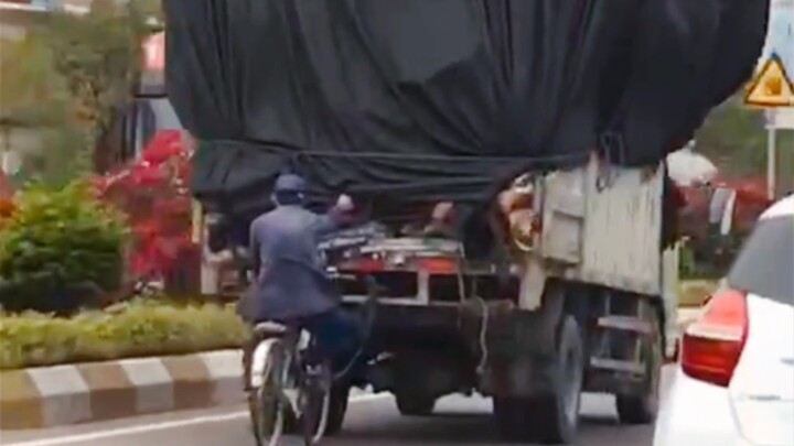 Một tài xế phanh gấp phải bồi thường bao nhiêu?