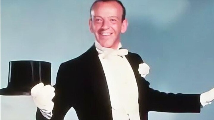 A guide to playing with firecrackers. This art is so advanced.