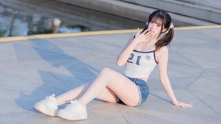 Satu klik untuk memasuki musim panas! Aku tak bisa menolak rambut twintail sutra putih itu!! [Ikuti 