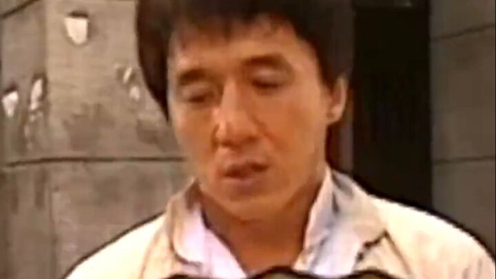 Saat Jackie Chan syuting sampai hancur, ia pun tak berdaya menghadapi “rekan kerja babi” yang menyeb