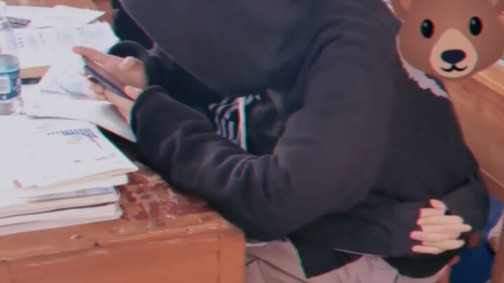 The daily life of studying and falling in love with a top student...