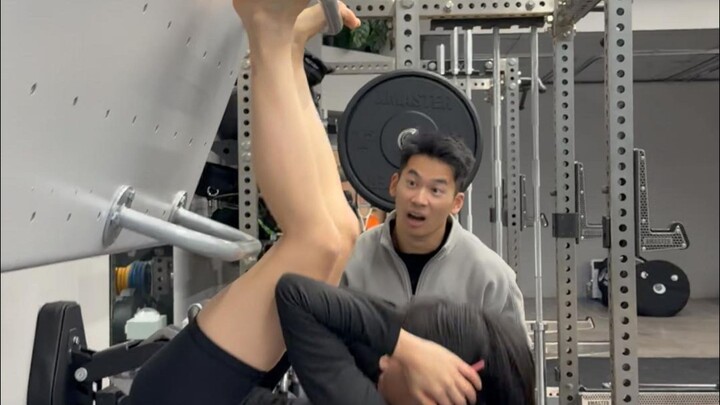 Đá một cái vào mông người ta có thể làm trực tràng bị kéo ra ngoài.