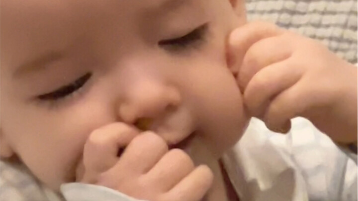 พิธีก่อนนอนบางอย่างดูแล้วยังรู้สึกเหนื่อยแทนเขาเลย