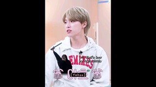 jaejoong asked dino if jeonghan still brings around his emotional support toy sword 😭😂🗡 #seventeen