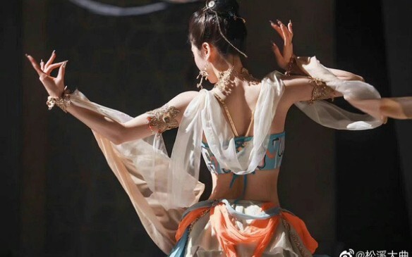 [Tang Shiyi] นี่เป็นท่าเต้นที่ง่ายที่สุดที่ฉันเคยเต้นเหรอ? - -