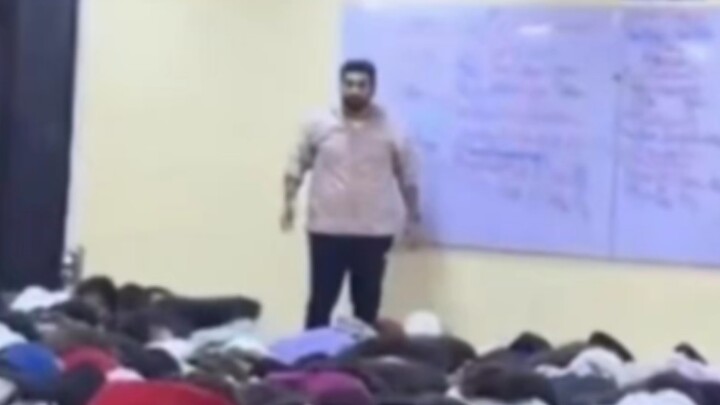 Giáo viên: Ngốc… ngốc bước?