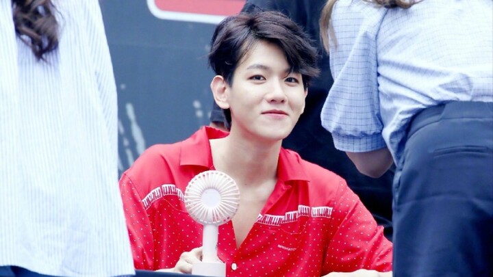 Đây chính là lý do vì sao mọi người phải chen nhau đến tận cùng để tham gia buổi ký tặng.