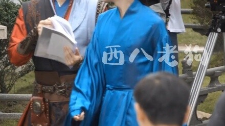 [Li Hongyi] Xiao Se's waistline seems really small