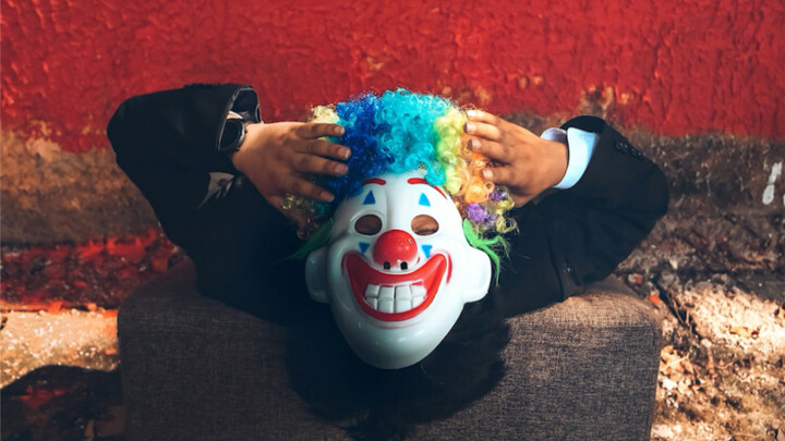 เก็บโซฟาตัวหนึ่งมา นำมาใช้ถ่ายภาพคิวเรียแบบมีเอกลักษณ์ดีนะ