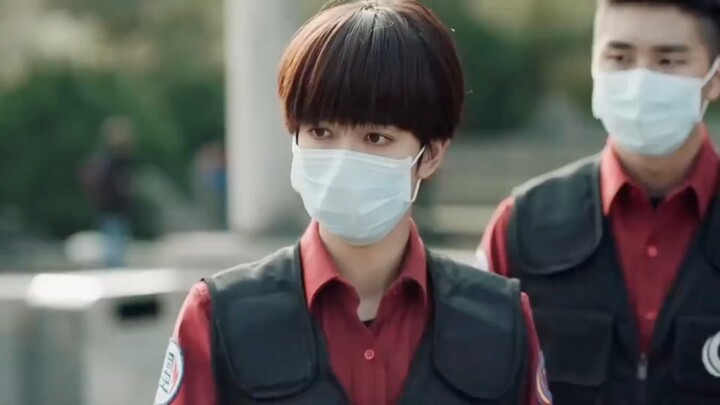 Bocah hanya terjatuh dan kulitnya lecet, tapi ibu kandungnya malah memaksa sopir ambulans menerobos 