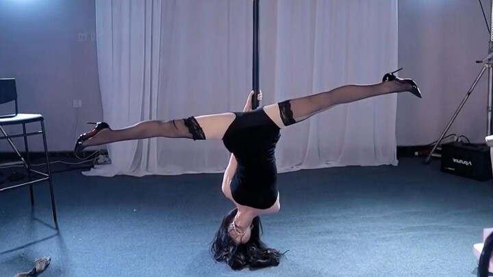 Great Might Celestial Dragon: How Dare You Show Off Your Petty Skills in an Empty Goal?