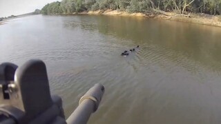 太爽了！开直升机狩猎野猪，站在上帝视角看野猪根本躲无可躲！