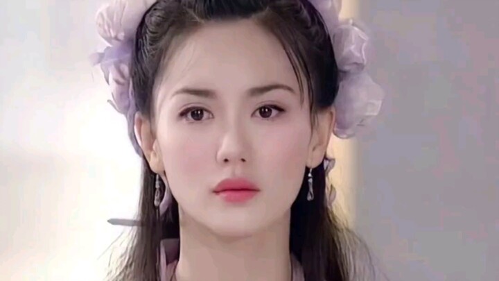 The Battle of Red vs. White Roses: Absolutely Stunning Moments—So in Love!