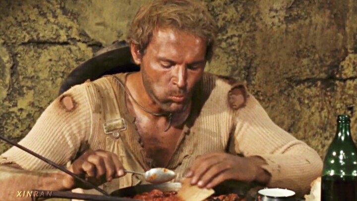 فاصوليا مخبوزة بصلصة الطماطم مع الخبز، ممزوجة برُم — أشهى طبق في الغرب!