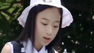 Bạn còn nhớ cô ấy không? Cô ấy là thiên thần nhỏ dịu dàng của tuổi thơ tôi.