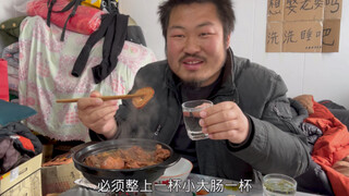 30岁不婚不育，住在月租150出租屋，25块拿下肥肠鸡真滋儿