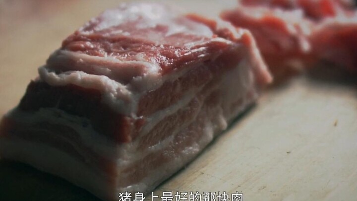 The brother and sister lined up to buy meat in the morning, but they didn't expect to buy seven laye