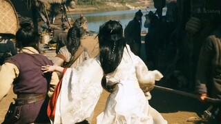 “在逃公主”没有一步三回头，没有体力不支，没有摔倒，当别的女主摔倒哭唧唧的时候，这位公主已经跑出二里地了