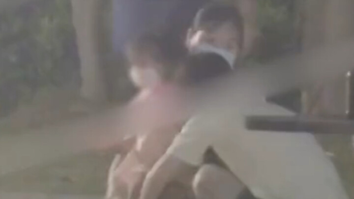 بعد انتهاء العمل، وو تشيان تقضي وقتًا ممتعًا مع ابنتها!!!