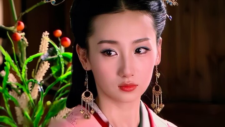 Mới phát hiện ra rằng trong “Mỹ nhân tâm kế”, cả nữ lẫn nam đều chải mái tóc mai lên, chẳng để lại h
