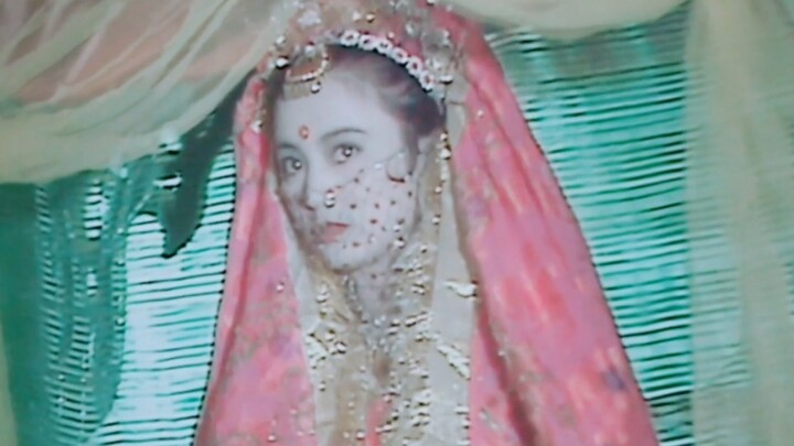 A Gallery of 43 Beauties from Journey to the West ‖ A Fleeting Glimpse: Stealthily Asking the Holy M