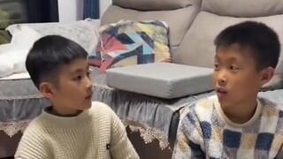 家庭儿童零食拍卖会，这俩孩子逐渐上头了