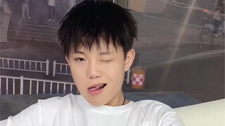After the transformation, his girlfriend is not worthy of him
