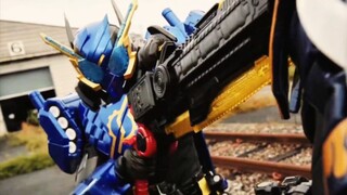 "Kamen Rider Build": "Saat logam berat dari tank menghantammu, rasanya setiap kepala iblis akan hanc