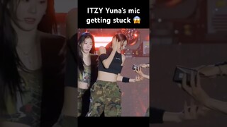 ITZY YUNA mic stuck the show must go on🔥 #itzy #itzyyuna #yuna #notshy #itzy #itzyyeji #itzy_notshy