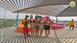 Lifeguard wanted photos with the pretty girls! 🤩👙