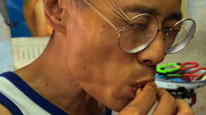 Iconic scene of the four-eyed snail