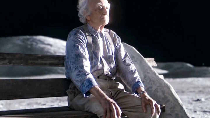 فاجأة: فتاة تكتشف جدّها الراحل على سطح القمر – فيلم قصير مليء بالمشاعر المعزِّية