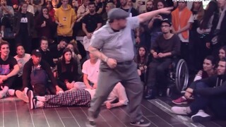 الرجل السمين الأكثر مرونة في دائرة الرقص في الشوارع، فالنتينو لوكينج، قاضي العرض