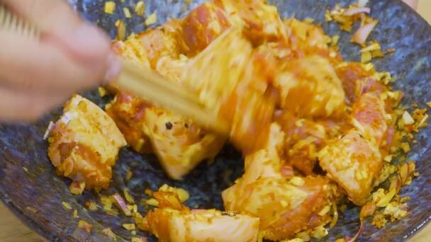 Cách làm thịt heo chiên muối sả ớt thơm ngon dễ làm nhanh gọn