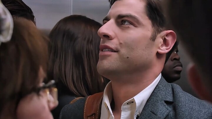 جدة في الستينات من عمرها وغير متزوجة تقع في حب شاب وسيم، وتستعيد شبابها وتنطلق بجنون وراء الحب.