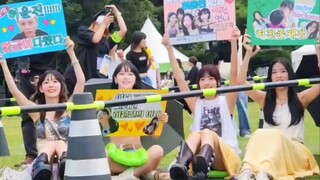 مؤثر جدًا! لقد جاءت LESSERAFIM خصيصًا لدعم لوحة هيو يون جين الفردية!