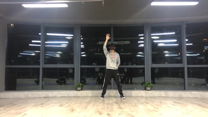 Zhang Yixing's b-box (sheep18 New Year's Eve intro) dance cover