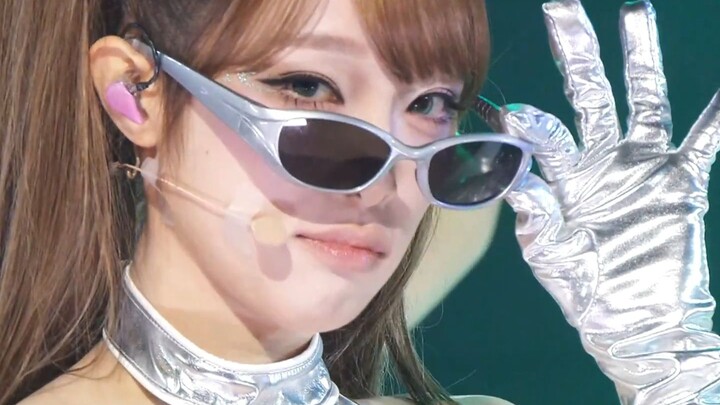 Choi Ye-na’s latest comeback track “Catch Catch” performance stage from March 26, 2022