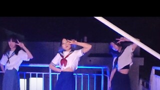 Chúng tôi đã hẹn gặp Bibi Deba, nhưng ba chúng tôi đã thực hành ba rung động giống nhau: