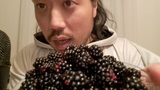 ASMR EATING SOUNDS - BLACKBERRIES